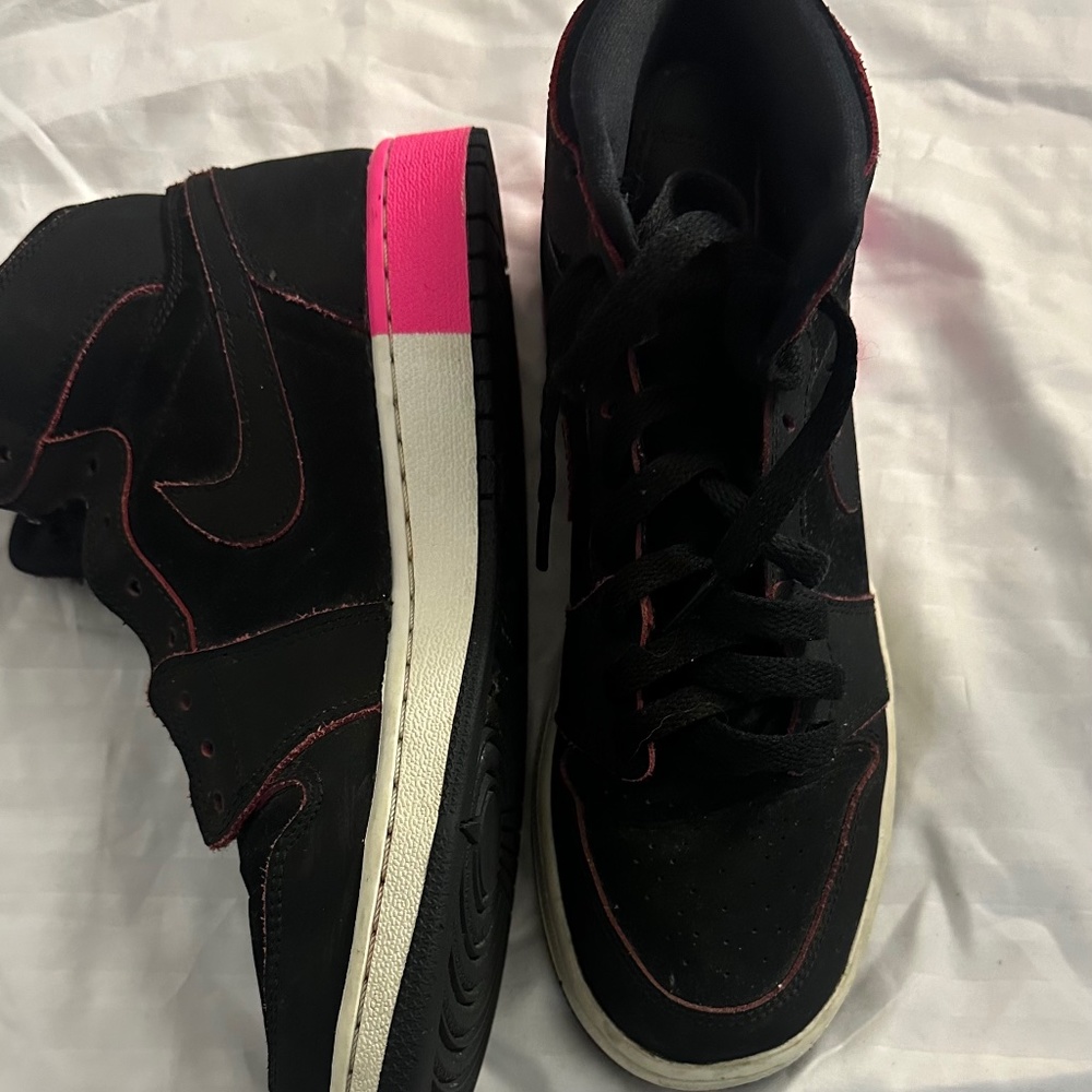 Air Jordan 1 Retro High Black Hyper Pink Kids -SIZE 5.5 Y